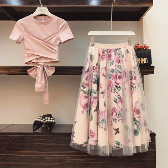 ALTA CALIDAD Mujeres Camiseta irregular + Faldas de malla Trajes Bowknot Tops sólidos Conjuntos de faldas florales vintage Conjunto de dos piezas para mujer elegante